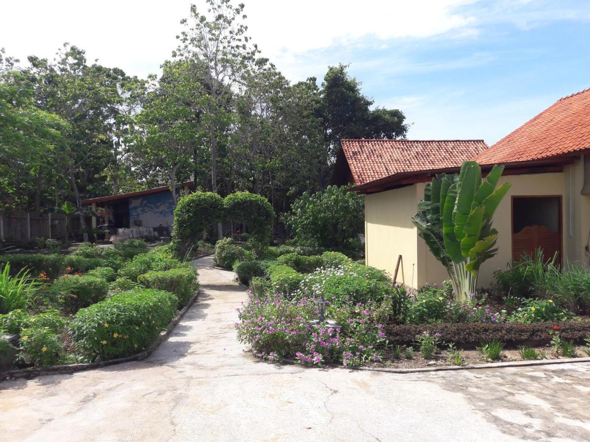 Marind Dive Eco Resort Waha Extérieur photo